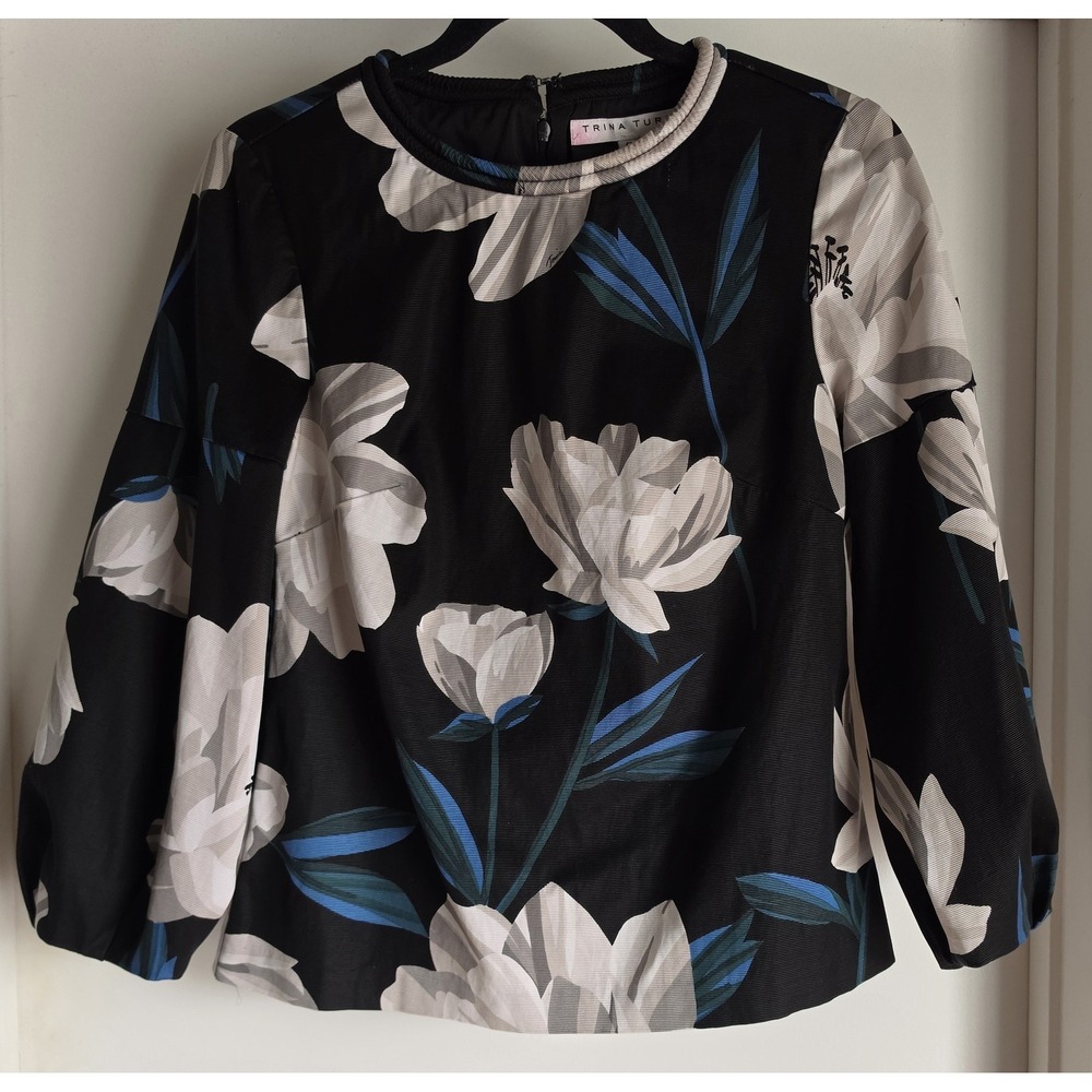 Trina Turk Blouse Size S Floral Long Sleeve Round Neck Black White Blue Top